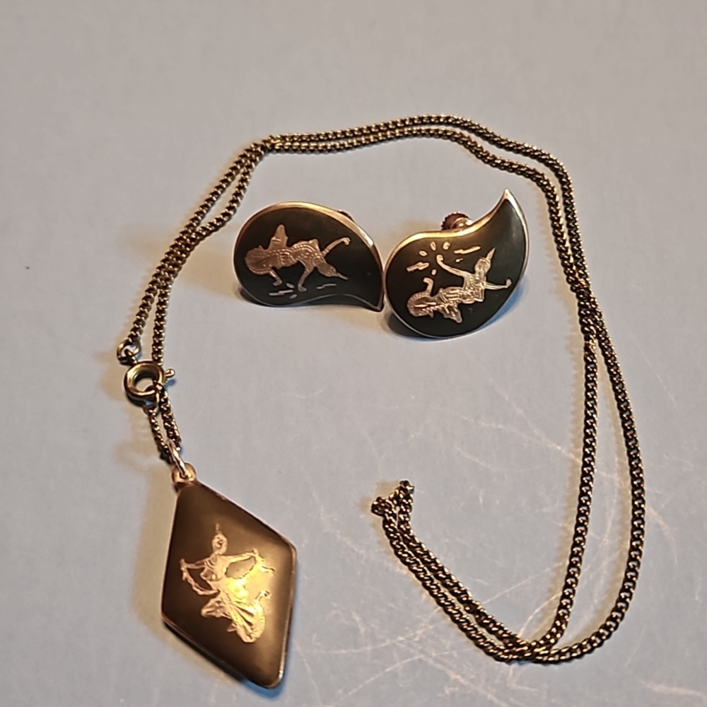 India silver necklace and earrings